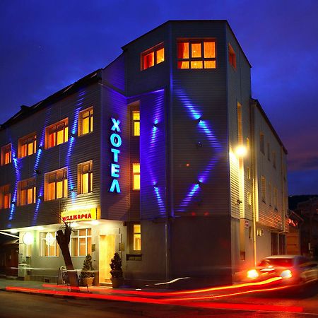 Hotel Mehdjarel Sjoemen Buitenkant foto
