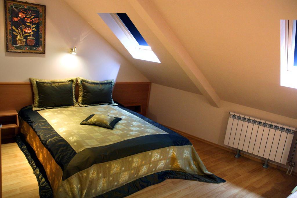 Hotel Mehdjarel Sjoemen Buitenkant foto