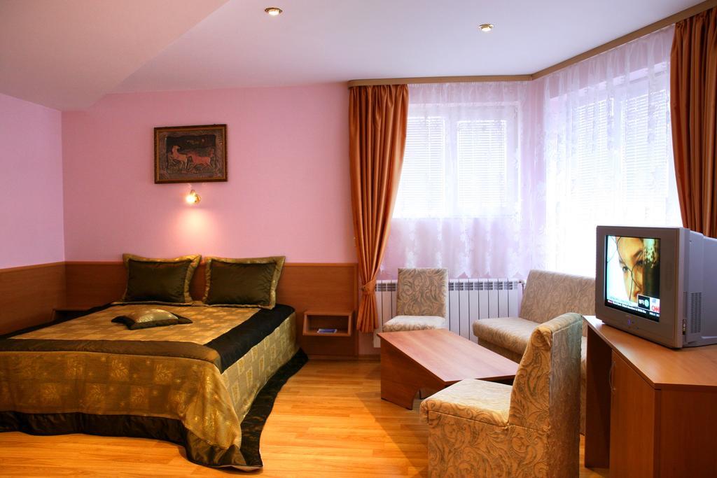 Hotel Mehdjarel Sjoemen Buitenkant foto
