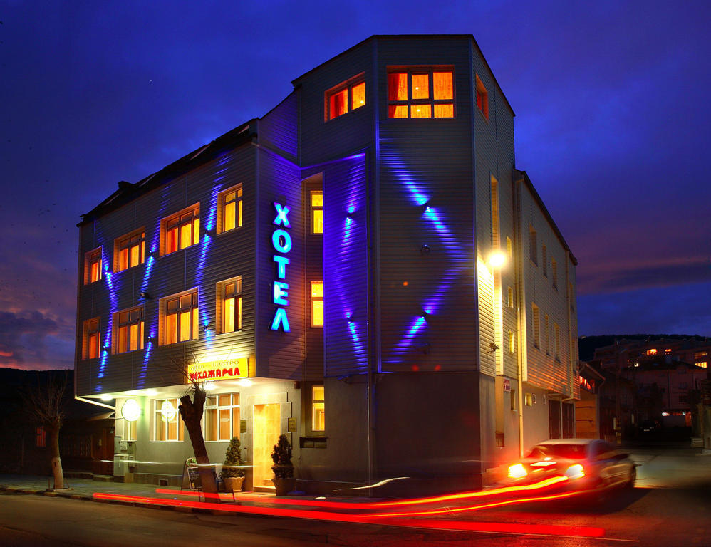 Hotel Mehdjarel Sjoemen Buitenkant foto